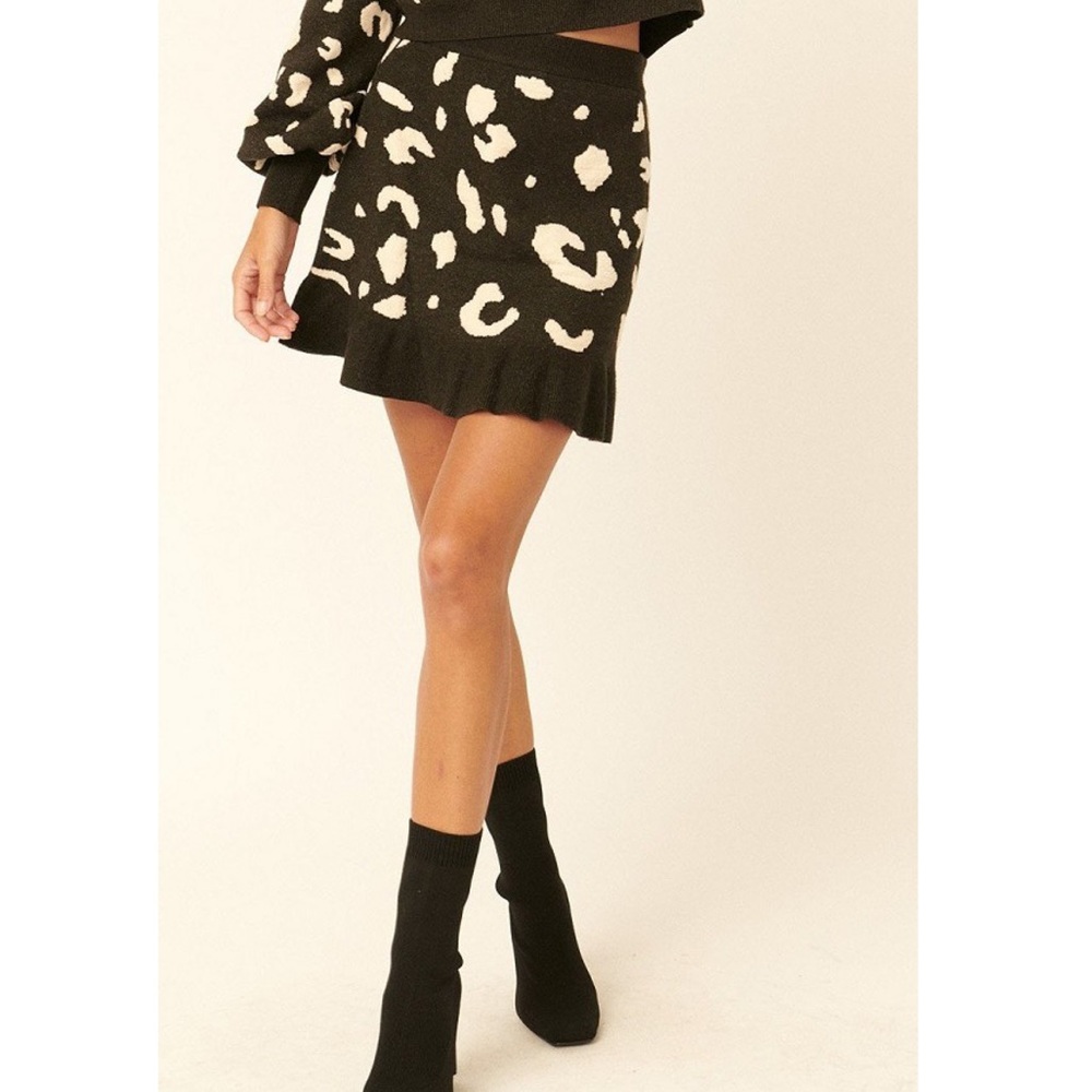 BLACK LEOPARD PRINT KNIT MINI SKIRT